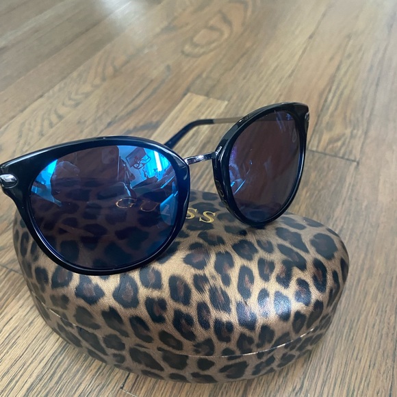 2 pairs!!! Guess sunglasses tortoise and black - Picture 5 of 8